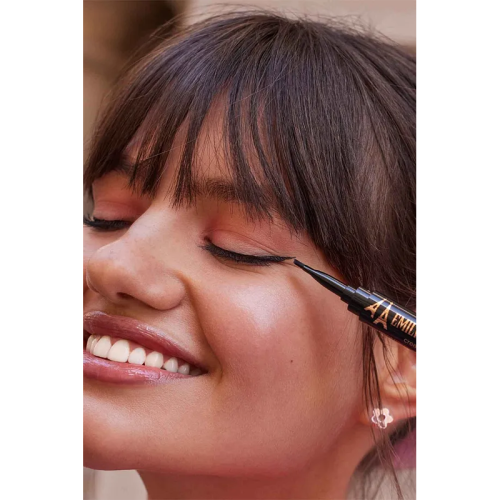 Essence Emily In Paris Eyeliner - 01 Did You Say Amour 1.2 gr - Essence (1)